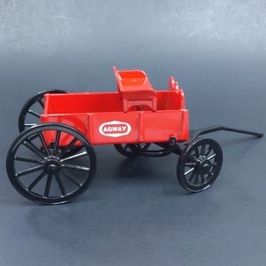 ERTL FX-1509 Agway Buckboard Red Wagon 1/16 Scale